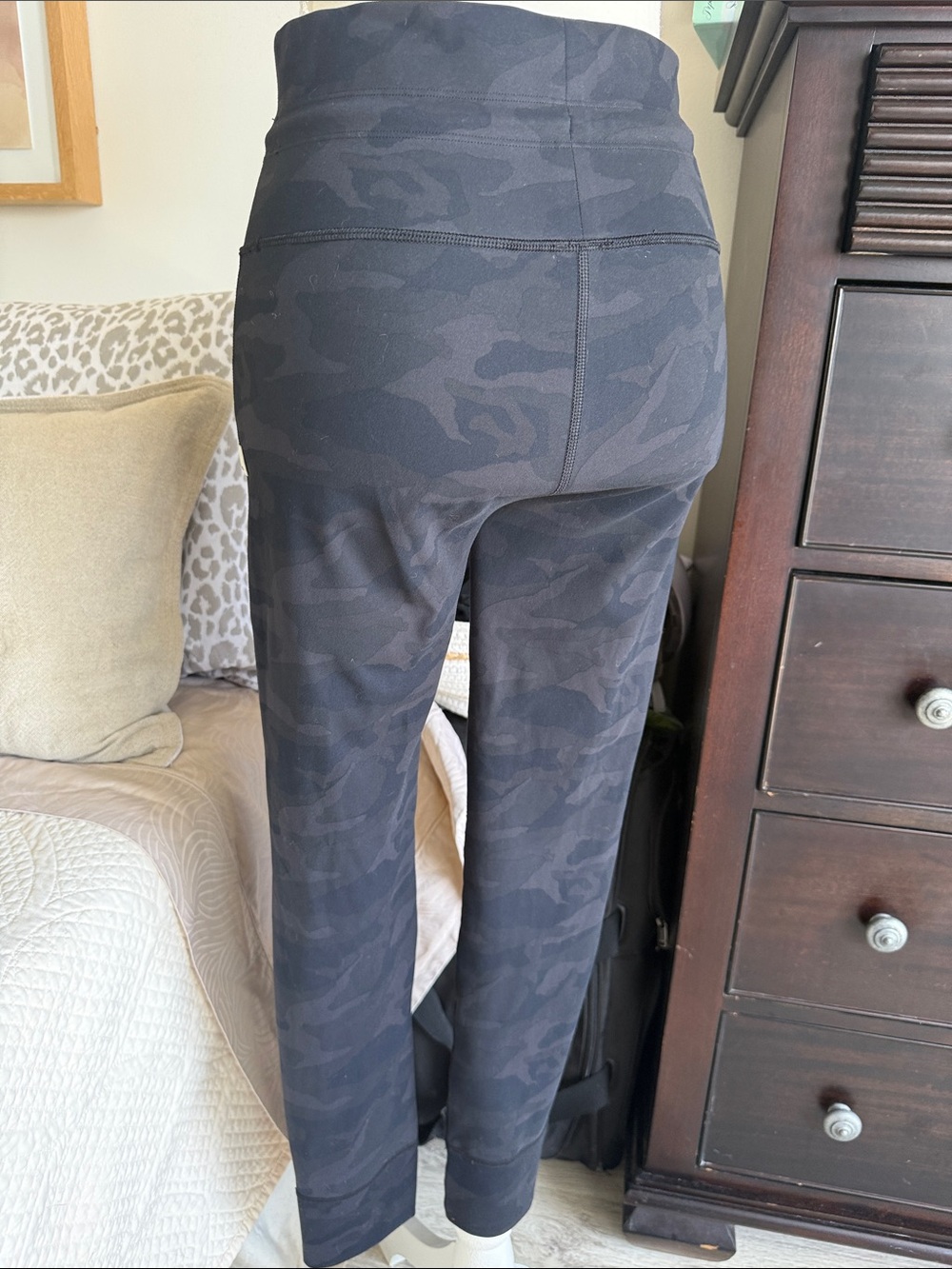 Vuori Black Camo Daily Leggings - Picture 5 of 7